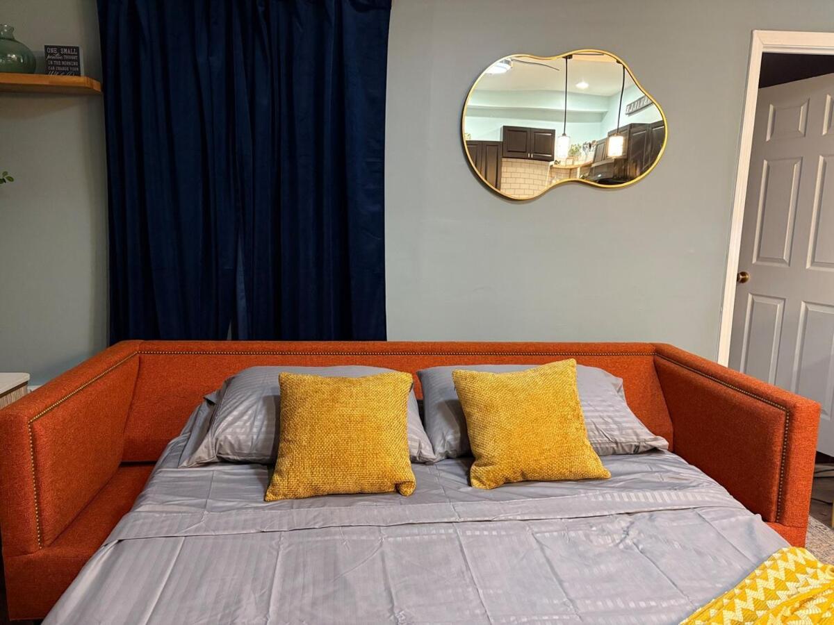 Opulence On Oak Street Apartment