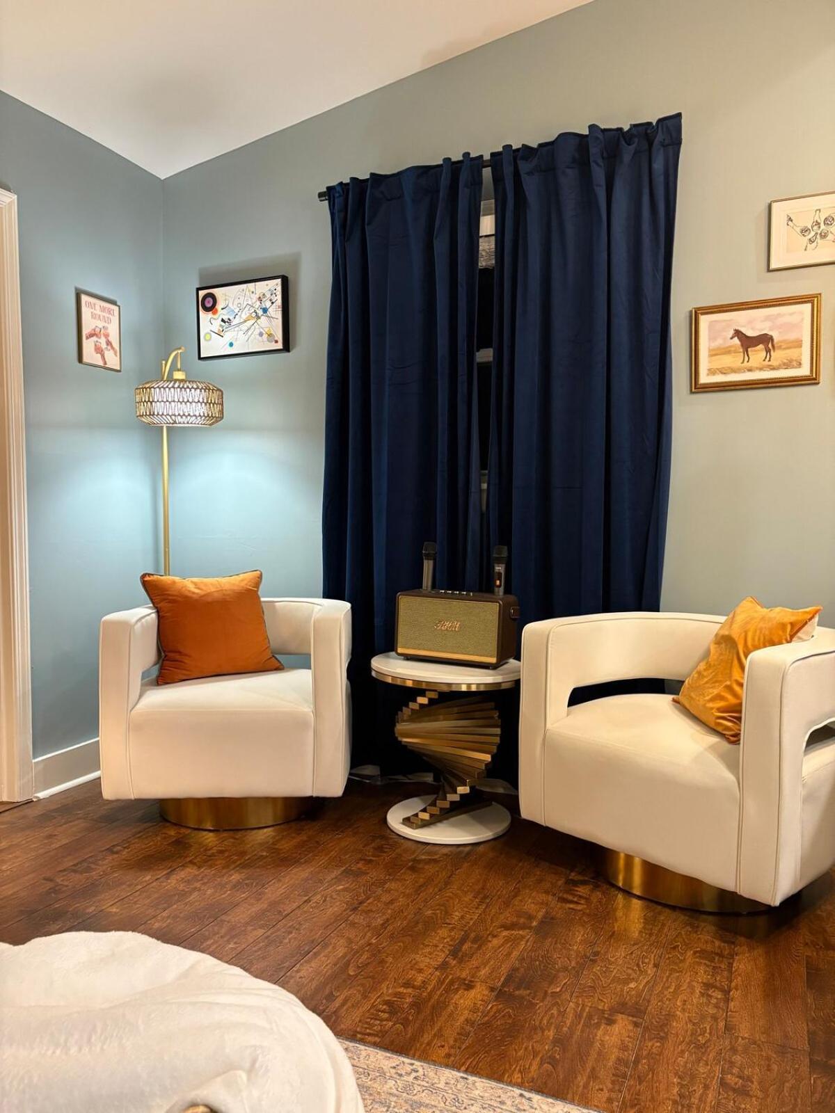 Apartment Opulence On Oak Street