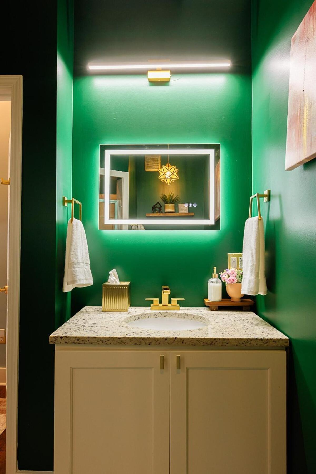 Opulence On Oak Street Apartment Louisville