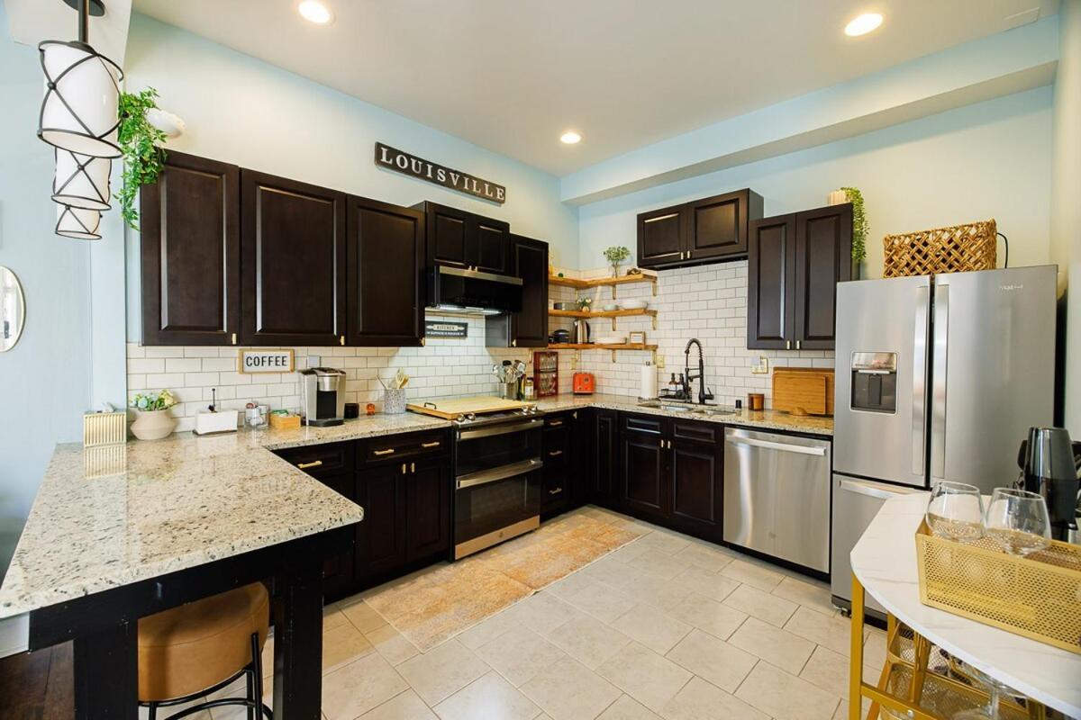 Apartment Opulence On Oak Street *