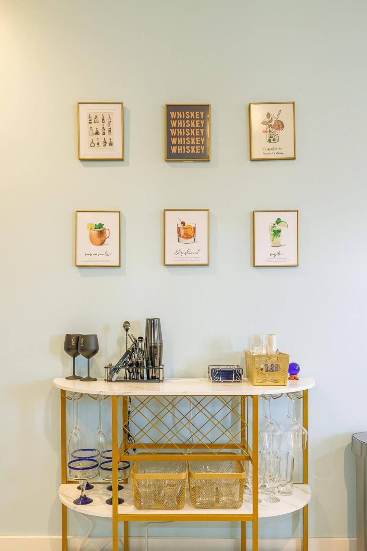 Opulence On Oak Street Apartment