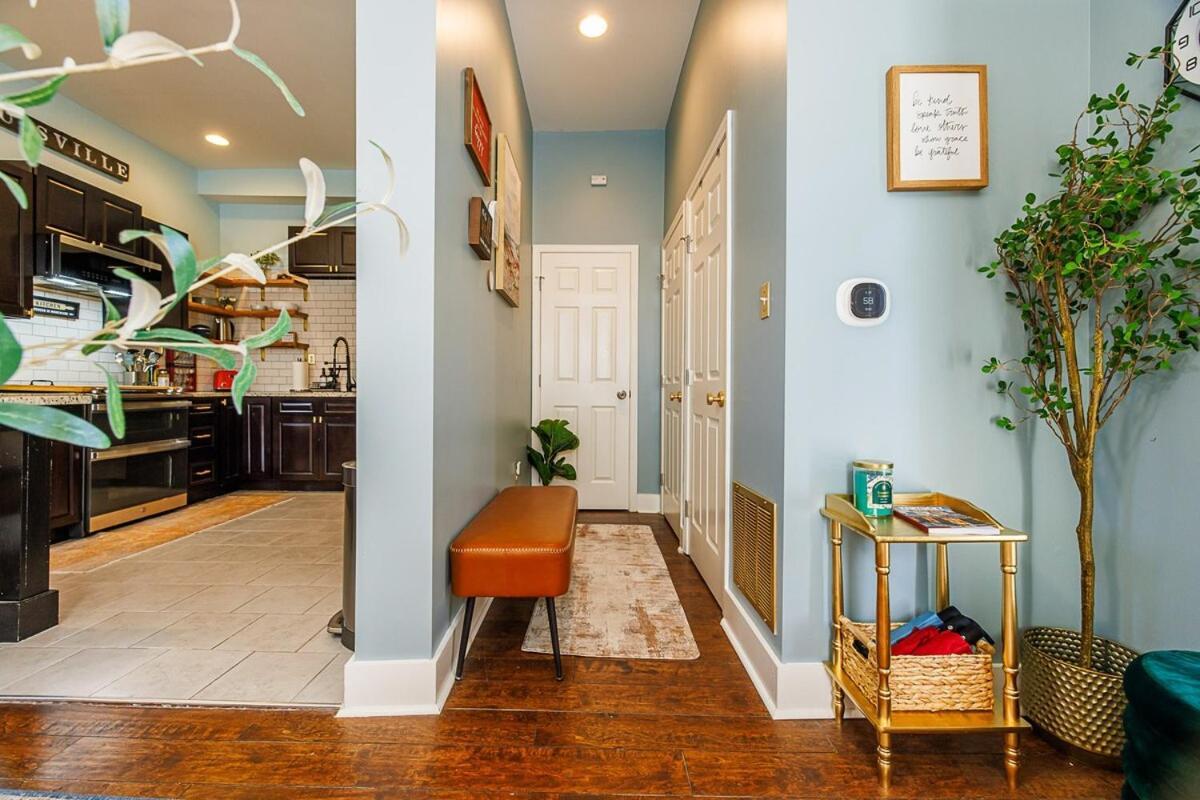 Opulence On Oak Street Apartment *